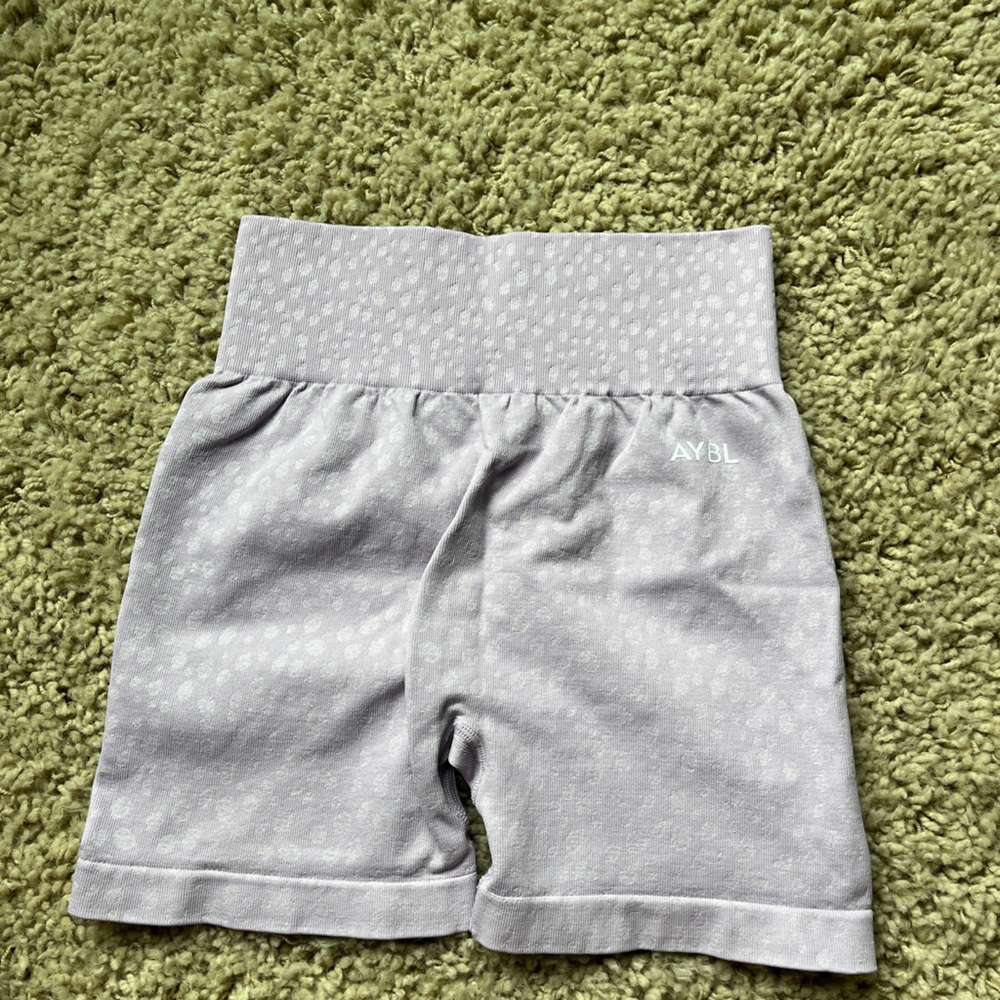 Abyl Seamless Lilac Scrunch Workout Shorts